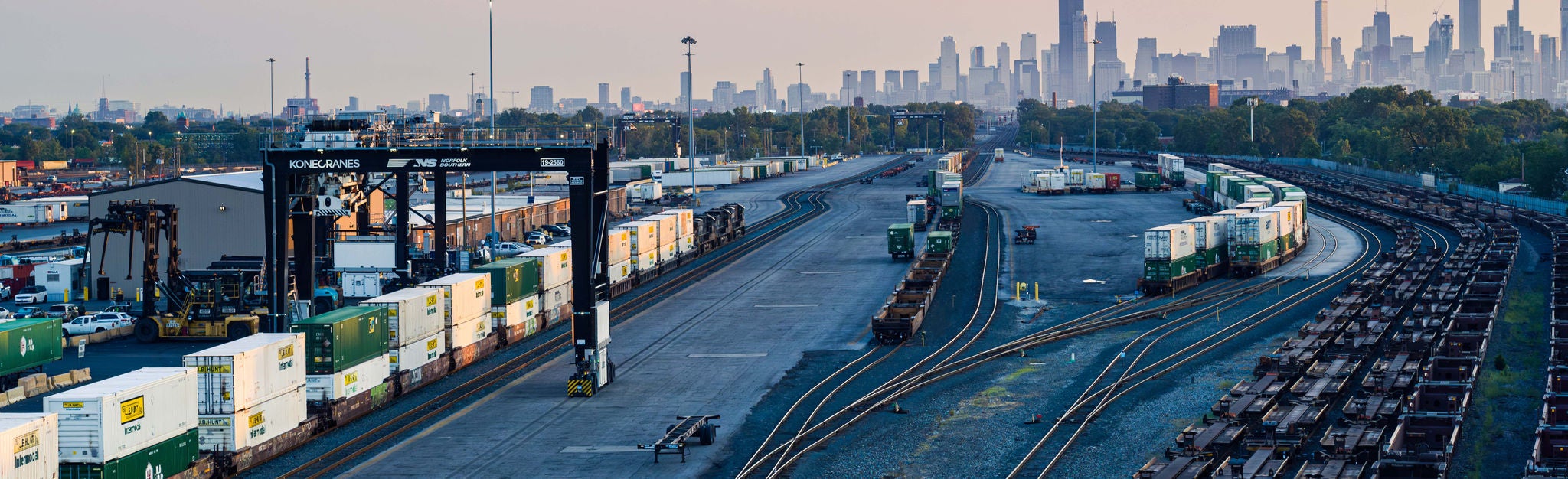 norfolk southern railyard how does rail shipping work Norfolk Southern railyard with rail shipping in progress