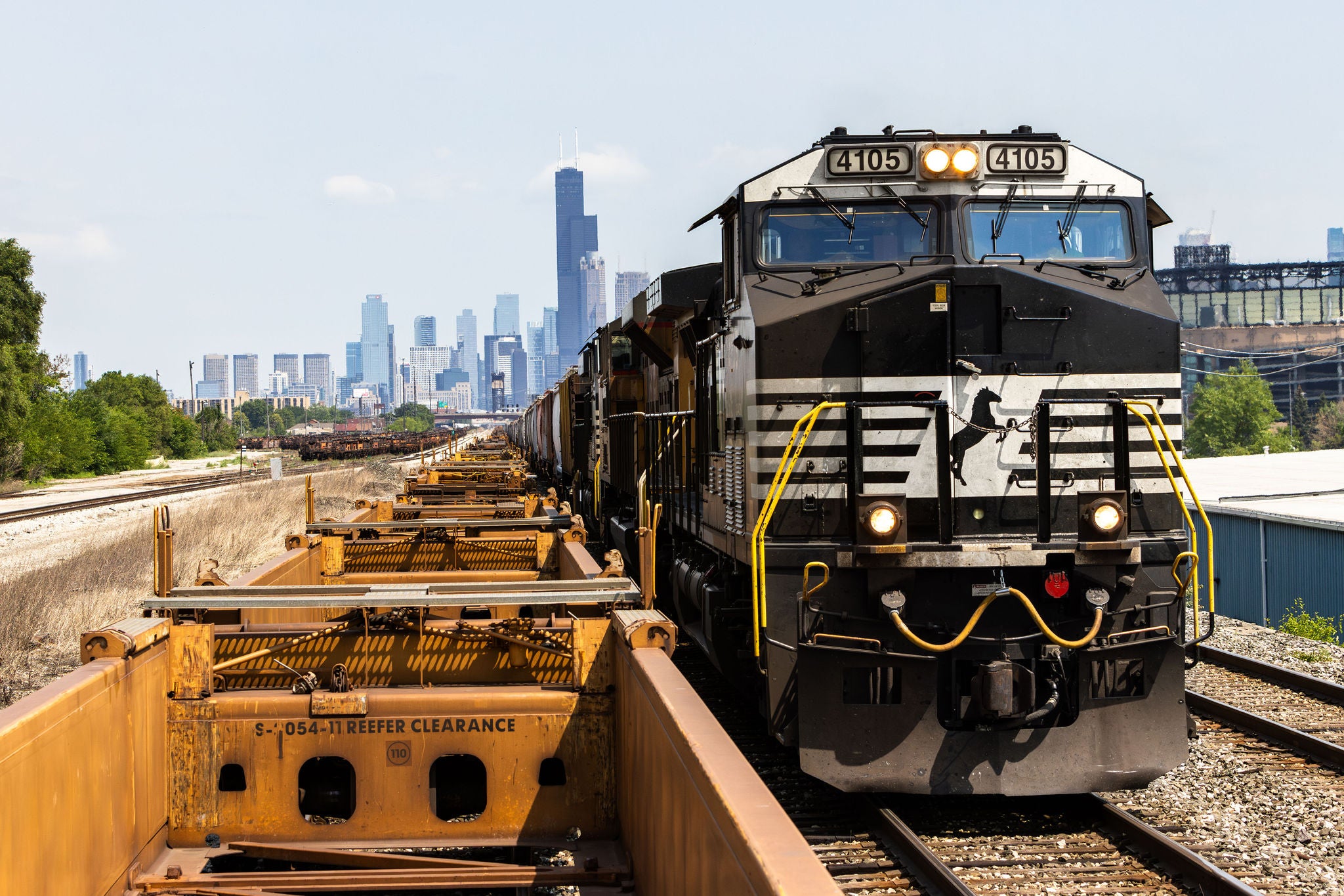 Norfolk Southern locomotive leveraging rail safety 